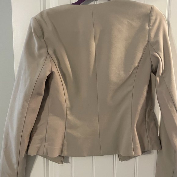 Calvin Klein Beige Cropped Blazer Size 8 Shoulder Pads Career Classic Neutral - Picture 3 of 3